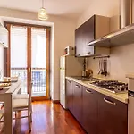 Guesthost - Comfy Near San Giovanni * 코모