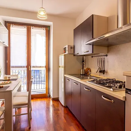 Guesthost - Comfy Near San Giovanni * Como