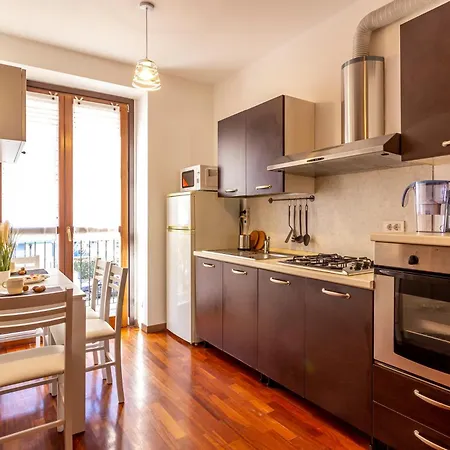 Guesthost - Comfy Near San Giovanni * 코모