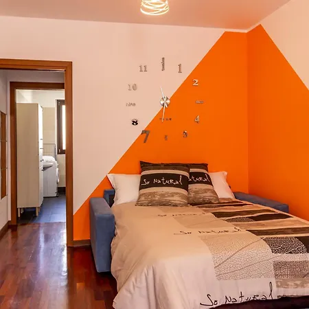 Guesthost - Comfy Near San Giovanni Daire *