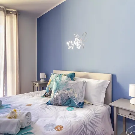 Guesthost - Comfy Near San Giovanni Daire Como