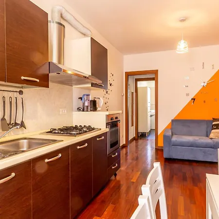 דירה Guesthost - Comfy Near San Giovanni קומו