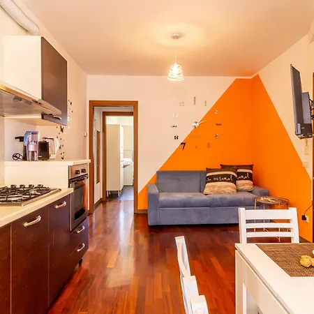 Guesthost - Comfy Near San Giovanni דירה *