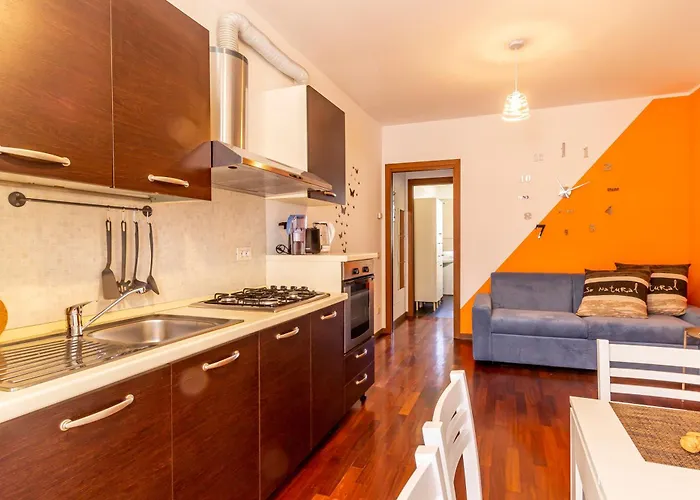 شقة Guesthost - Comfy Near San Giovanni كومو