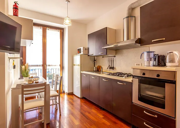 Guesthost - Comfy Near San Giovanni * كومو