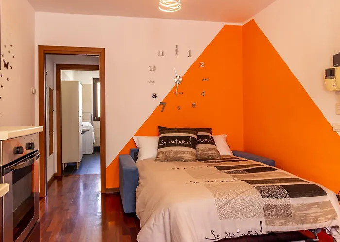 Guesthost - Comfy Near San Giovanni شقة *
