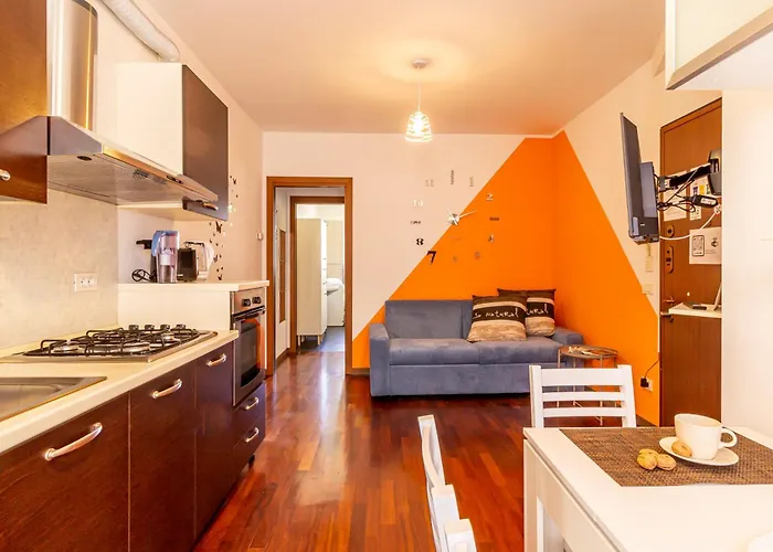 Guesthost - Comfy Near San Giovanni شقة *